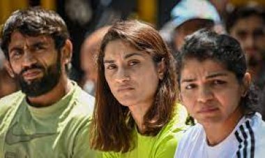 FIR against Bajrang Punia, Sakshi and Vinesh, case registered under these sections including inciting riots