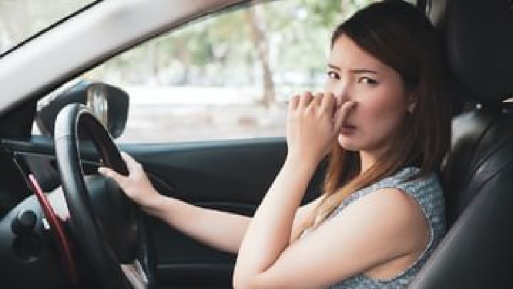 Why the smell comes inside the car during rainy days, know the real reason behind it