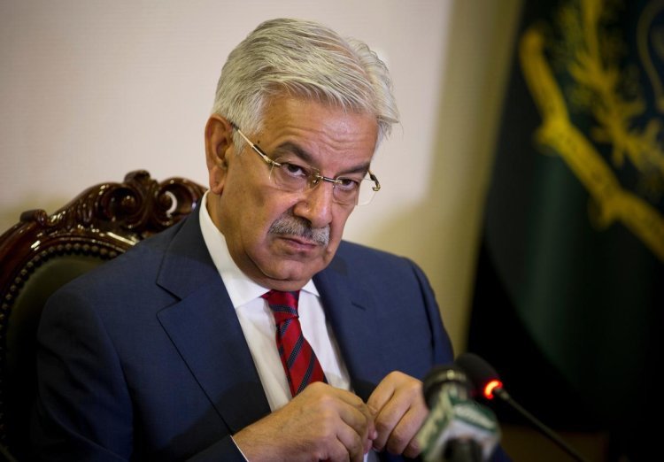 Pakistan's Defense Minister's tongue slipped, said derogatory thing for women MPs