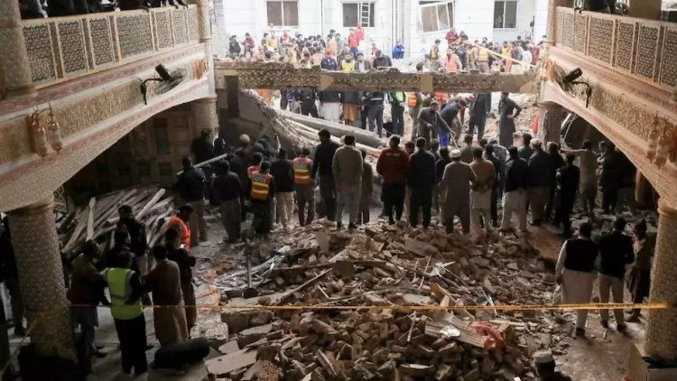 Police Officer Killed in Suicide Bombing at Peshawar Mosque