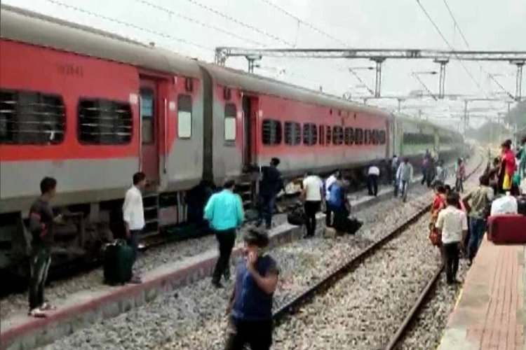 Bengaluru: Fire breaks out in Udyan Express train, chaos at railway station, watch video