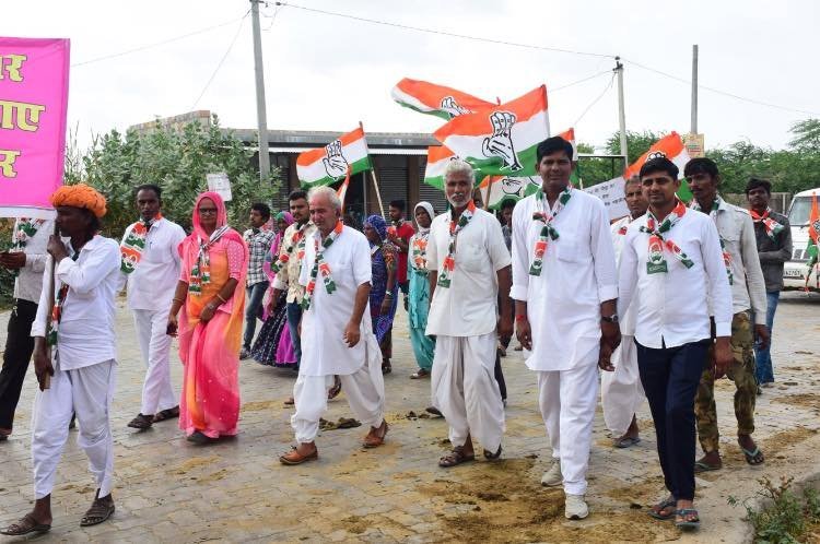 Garima Rajpurohit started a walk to take public welfare schemes to the people.