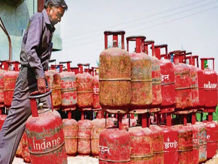 Modi Government Takes Steps to Control Inflation, Reduces LPG Prices by Rs 200