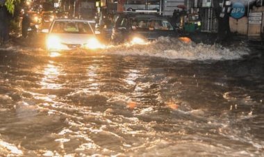 Karnataka: Waterlogging in Bengaluru after heavy rains, jam lasting several kilometers; advisory issued