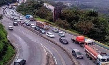 Pune-Mumbai highway jam due to Maratha reservation