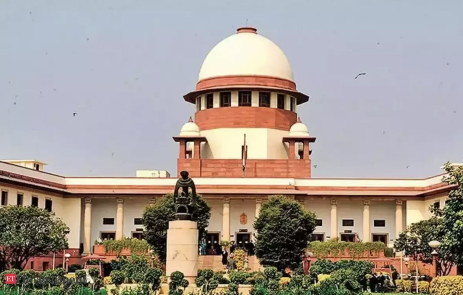 SC gives relief to Centre, Naresh Kumar will remain in the post of Chief Secretary; Tenure extended for six months