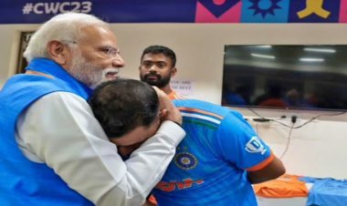 PM Modi hugged Shami in the dressing room
