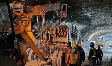 The platform of the auger machine was repaired in Uttarkashi