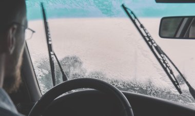 Fog accumulates on the windshield of the car? Defog like this for safe driving in winter