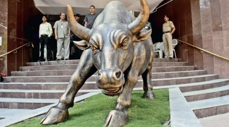 Everyone's focus is on bank shares, after the instructions of RBI, fluctuations in the shares of these banks continue today