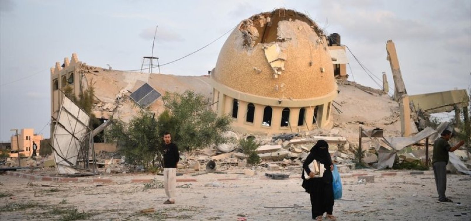Israeli attack on Gaza's oldest mosque