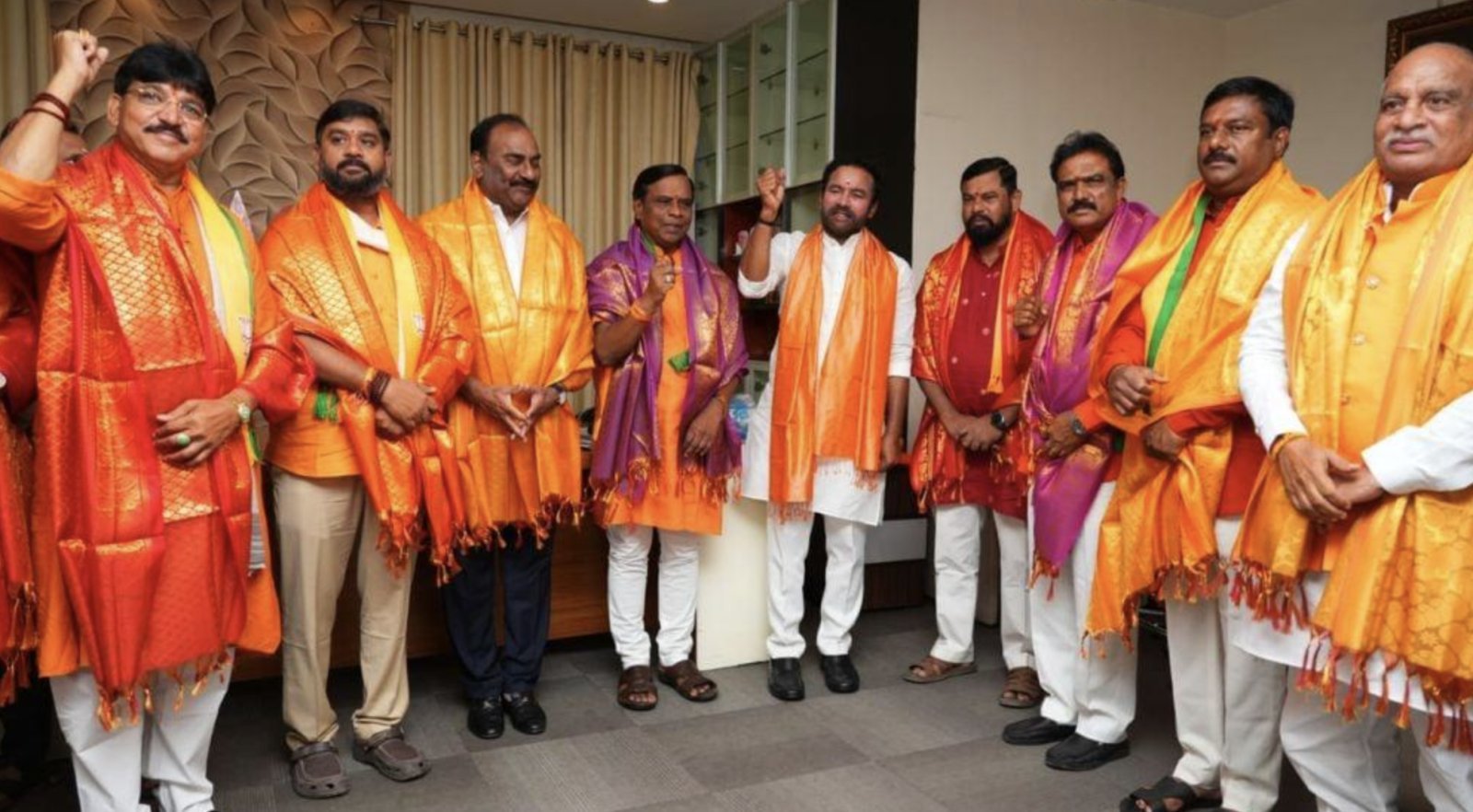 BJP MLAs refused to take oath in front of the leader who had given “15 minutes threat”