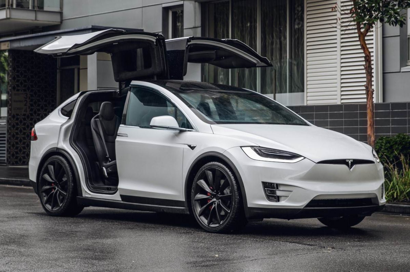 Tesla recalls 20 lakh EVs, will finally fix this function related to autopilot