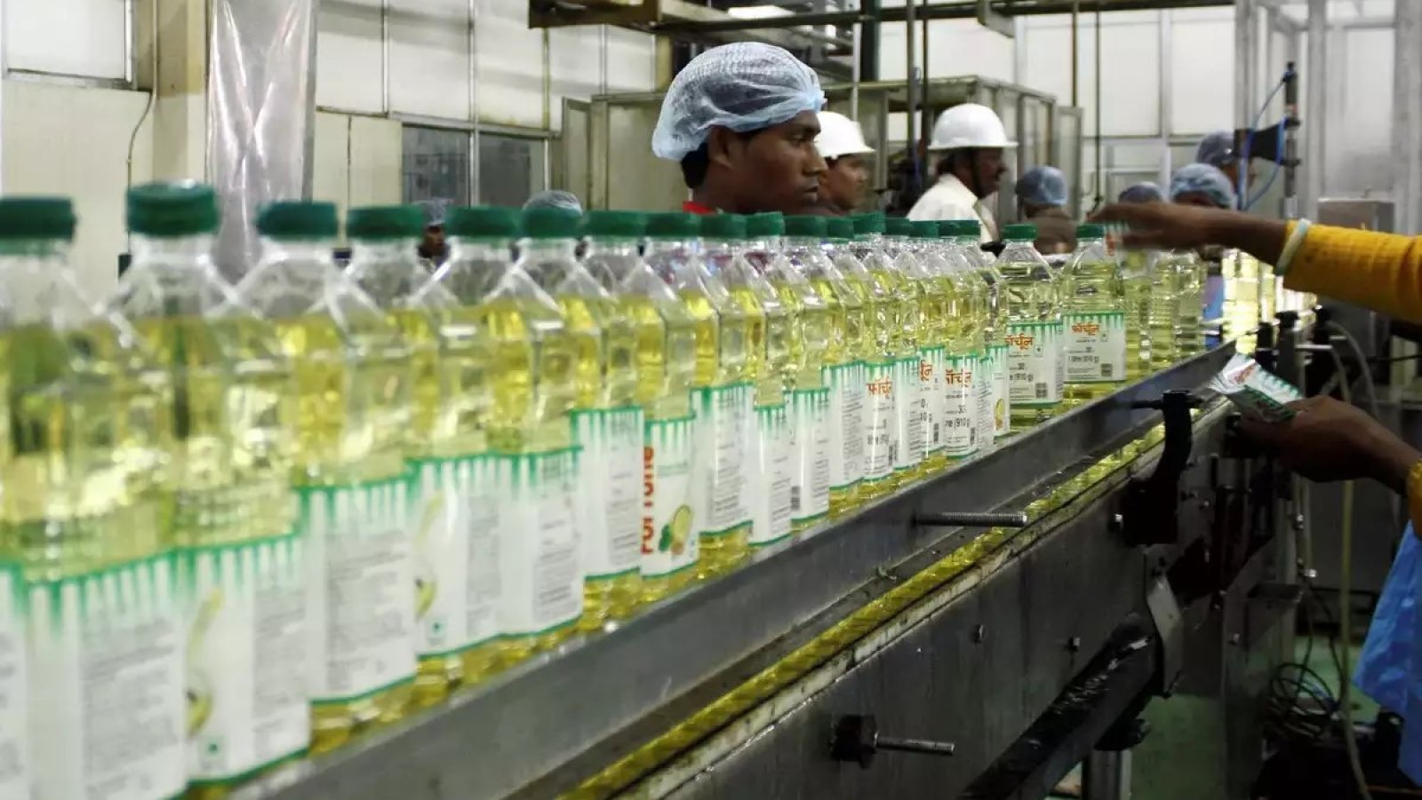 Center extends reduced import duty regime on edible oils till March 2025