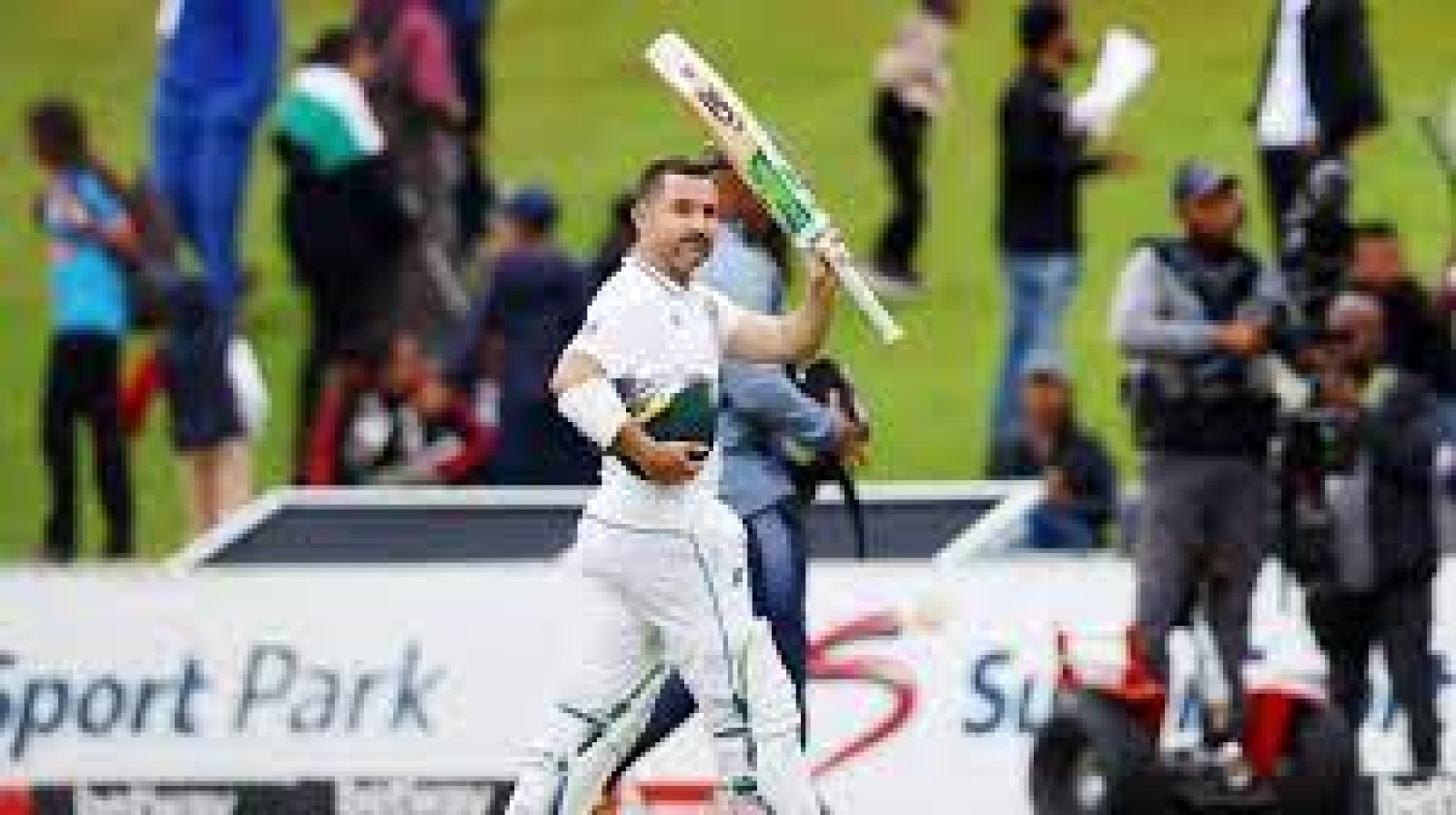 South Africa lead against India in the first innings, Dean Elgar and Jansen at the crease.