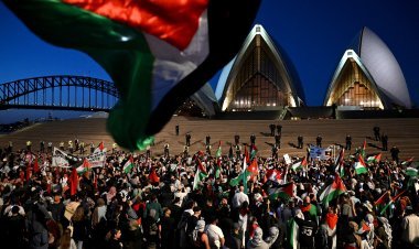 Palestinian supporters attack near the Eiffel Tower in Paris