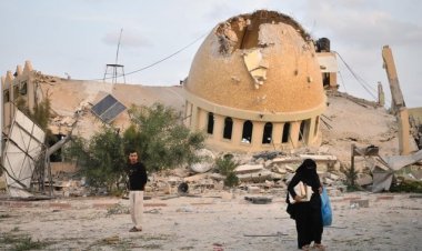Israeli attack on Gaza's oldest mosque