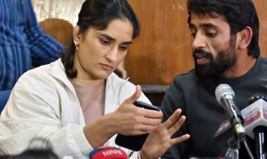 Vinesh Phogat left Khel Ratna and Arjuna Award on the path of duty