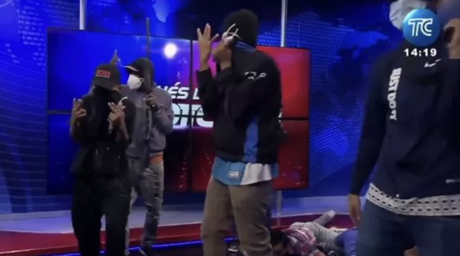 'We have a bomb', gunmen entered the live show, hijacked the TV studio, took the anchor hostage