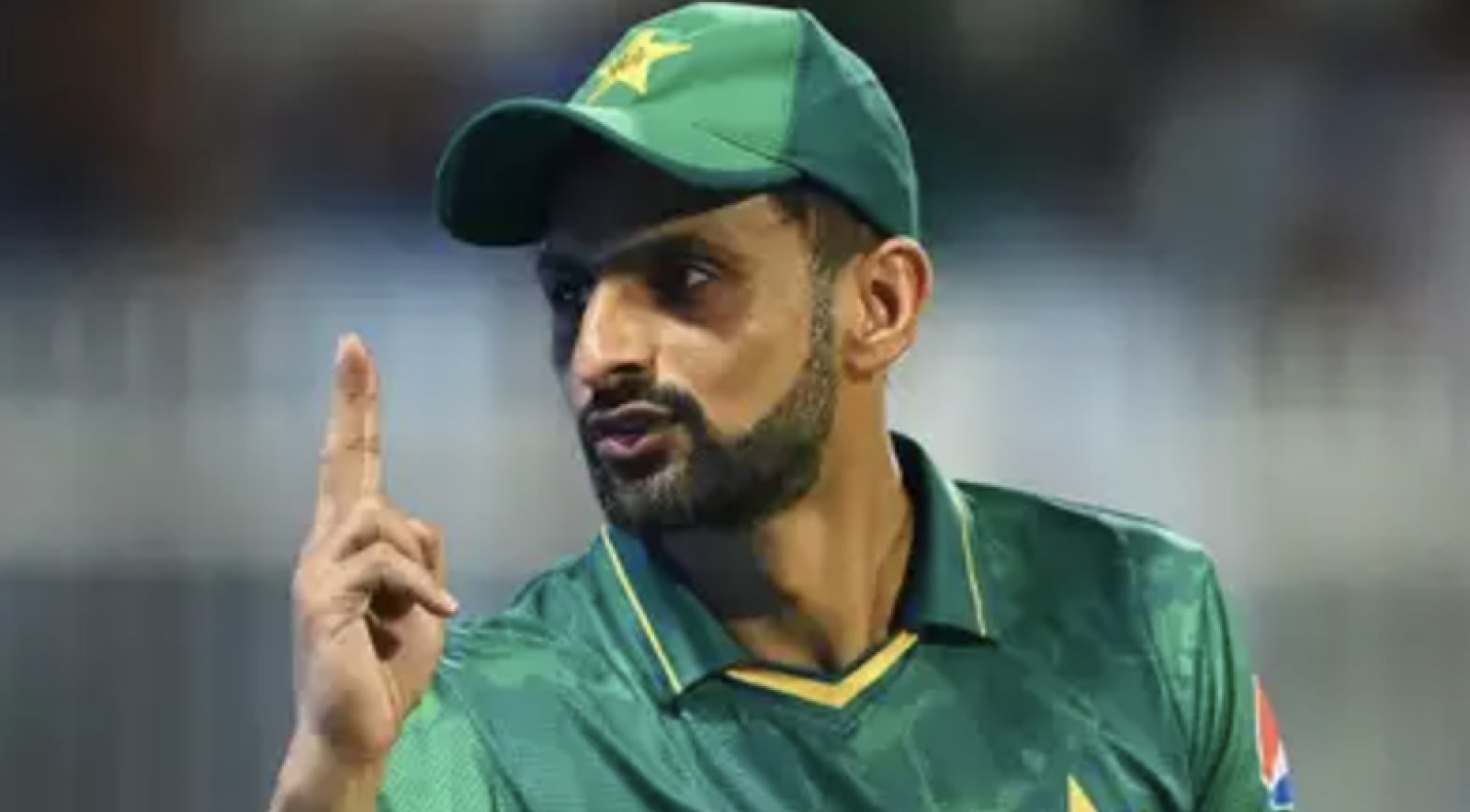Shoaib Malik caught in the crossfire of bowling 3 no-balls in one over, BPL cancelled his contract
