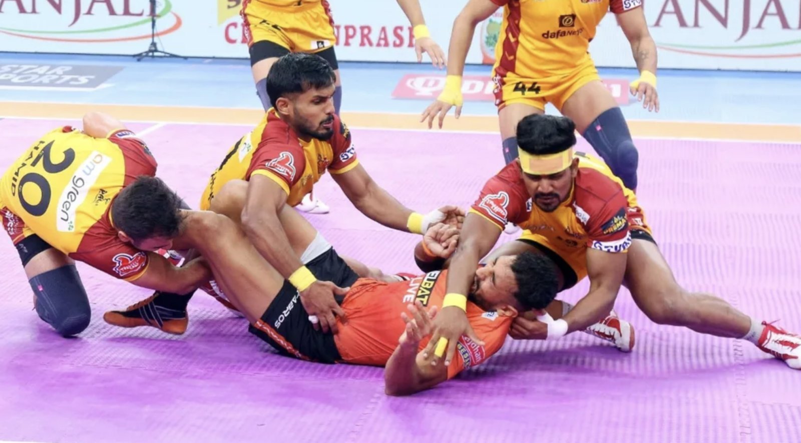 Puneri Paltan leads the Pro Kabaddi League after defeating Telugu Titans by a score of 31 points