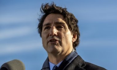 Canadian PM Justin Trudeau's plane breaks down again