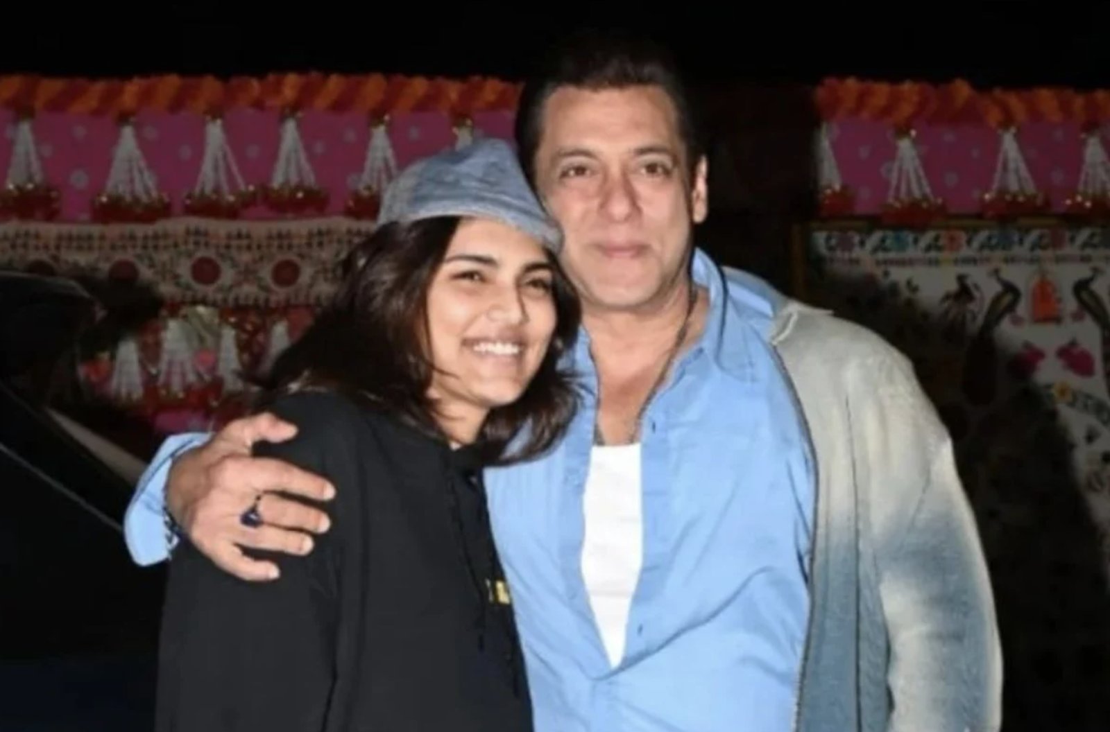 Salman Khan jumped with joy after seeing his niece, posed for the paparazzi