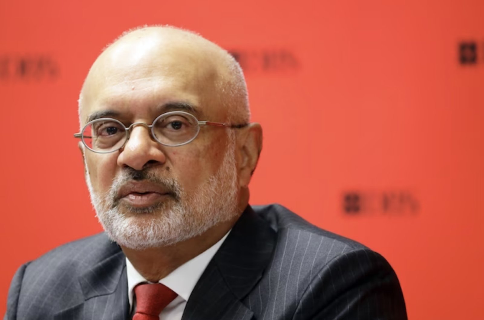 DBS Bank: 27%salary of CEO Piyush Gupta deducted for technical glitches in 2023, the bank paid this much money