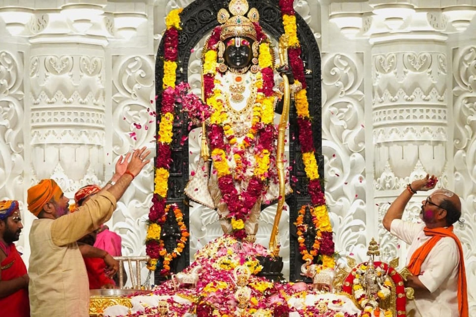 Ram Mandir: Ramlala played Holi, holding a water gun in his hands, the temple complex echoed with Fagun song