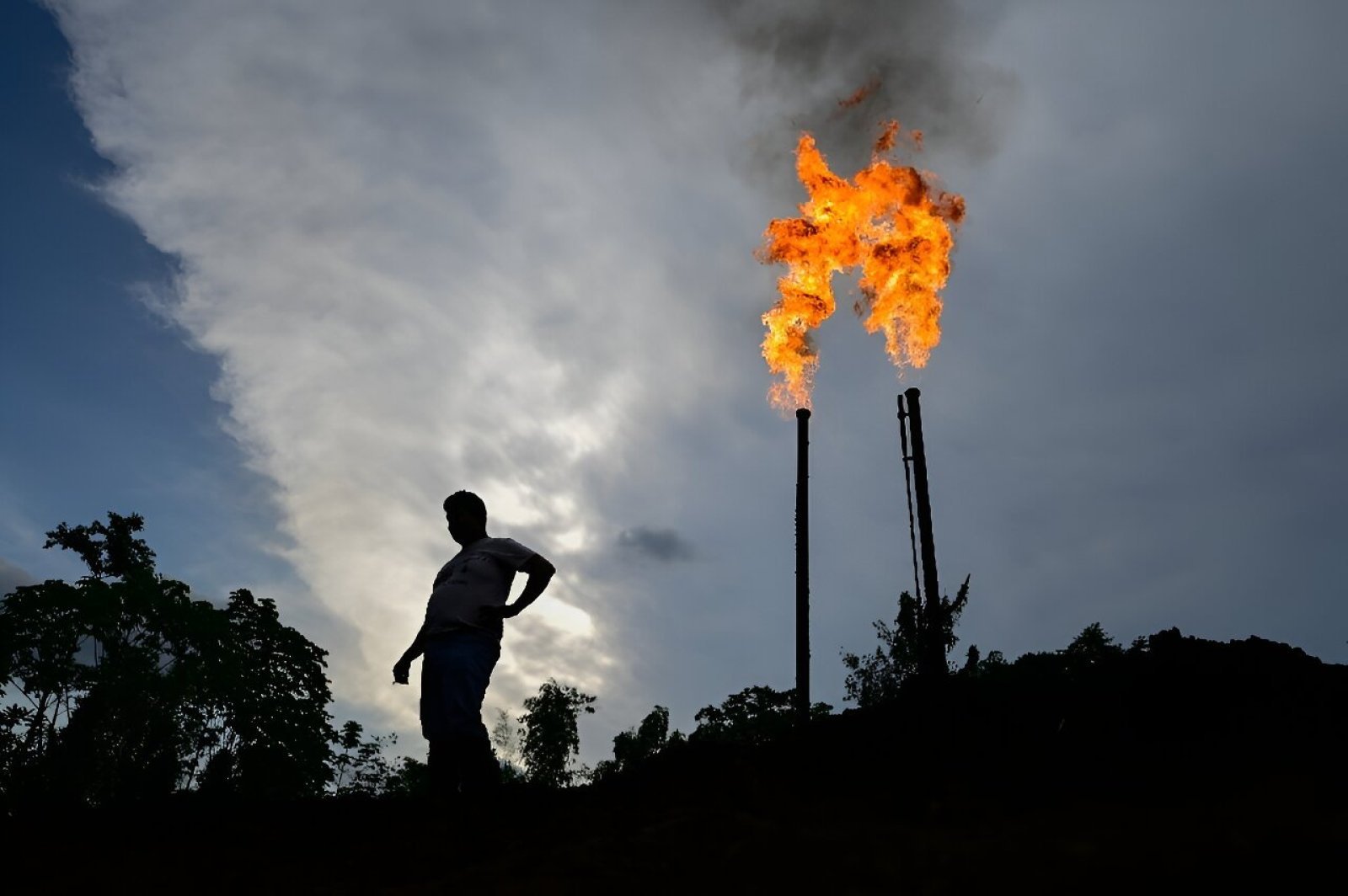 Threat of global warming, but approval of new oil and gas projects