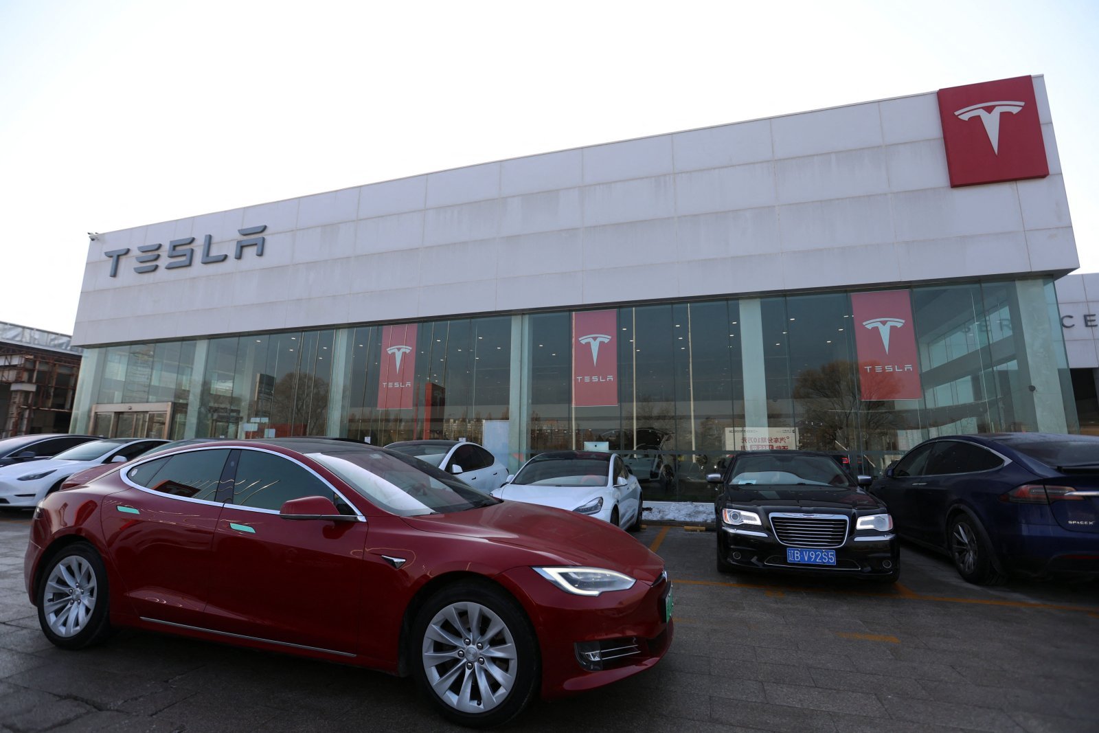 Hong Kong: Eberhard, former CEO of Tesla Company, said at the conference, it is shameful to cancel the cheap car plan