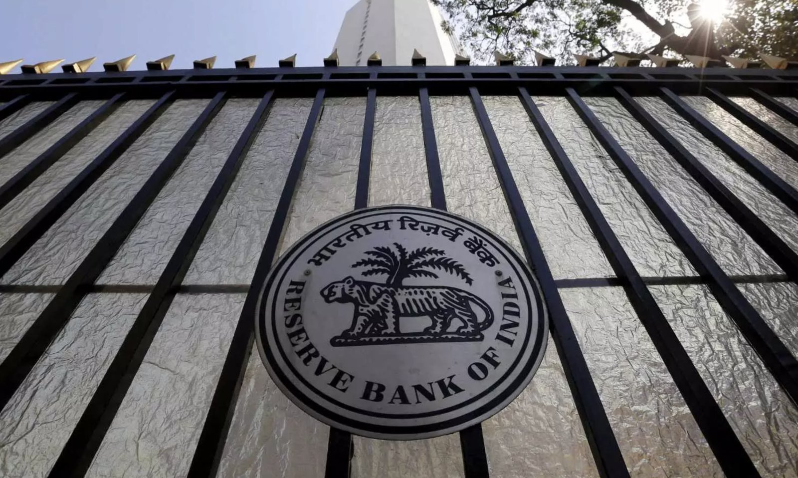 Reserve Bank of India cracked the whip on lending institutions, said - if wrong interest is taken then return it immediately