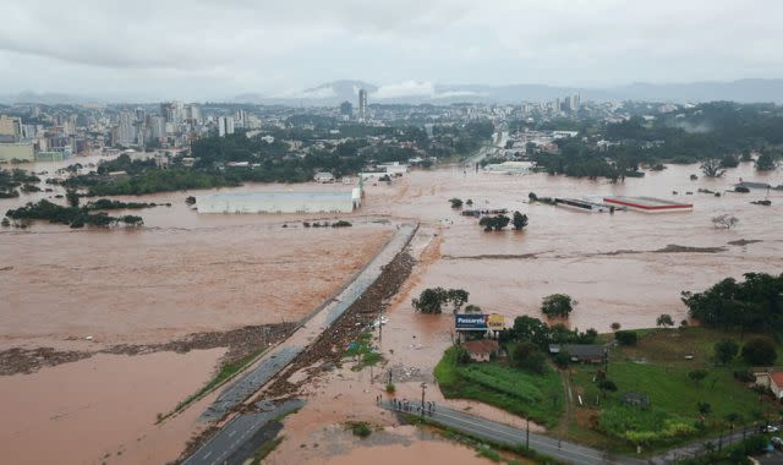 Heavy devastation due to floods and rains in Brazil, more than 57 deaths, and thousands missing