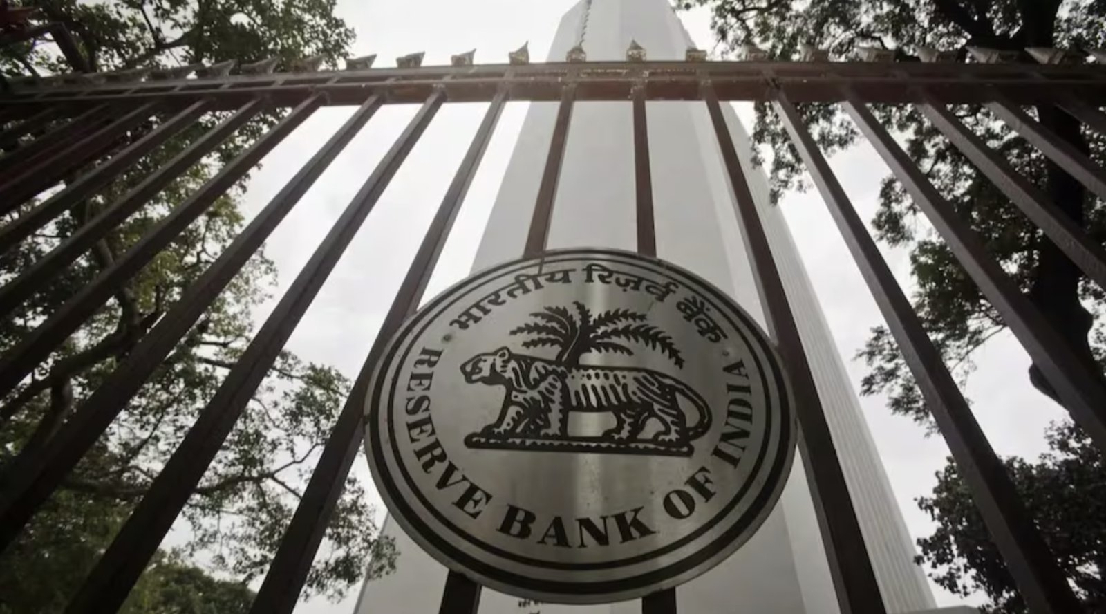 Reserve Bank can give Rs 1000 billion to the government in the financial year 2025, claims the UBI report