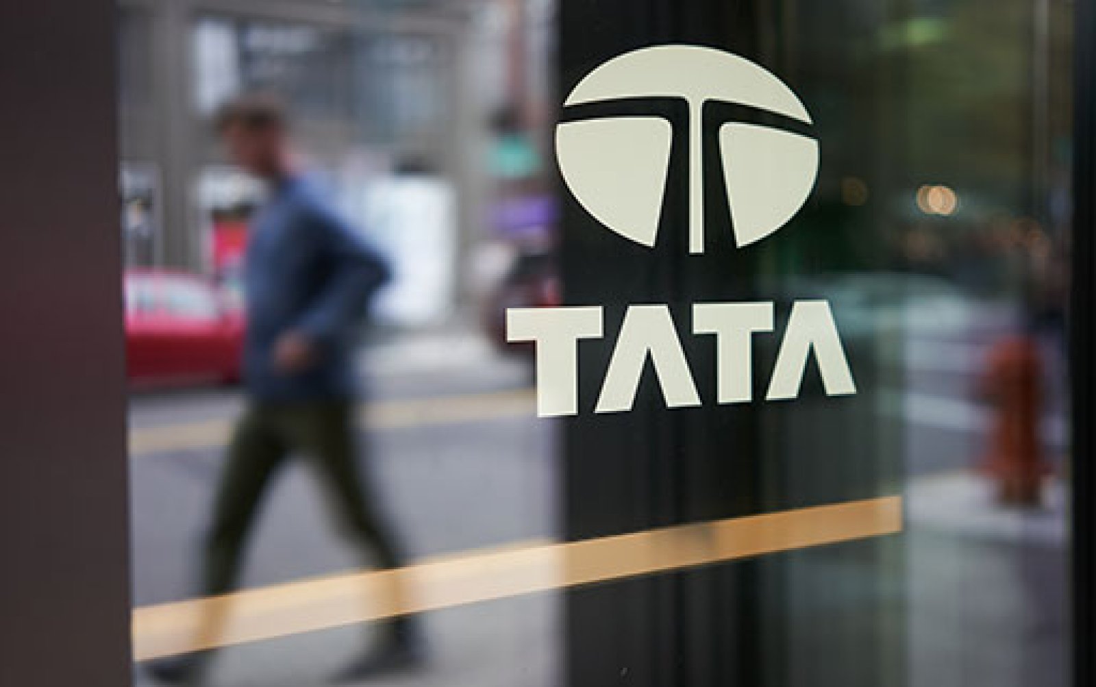 Selling in the shares of this Tata Group company continues, investors are selling the stock in a hurry