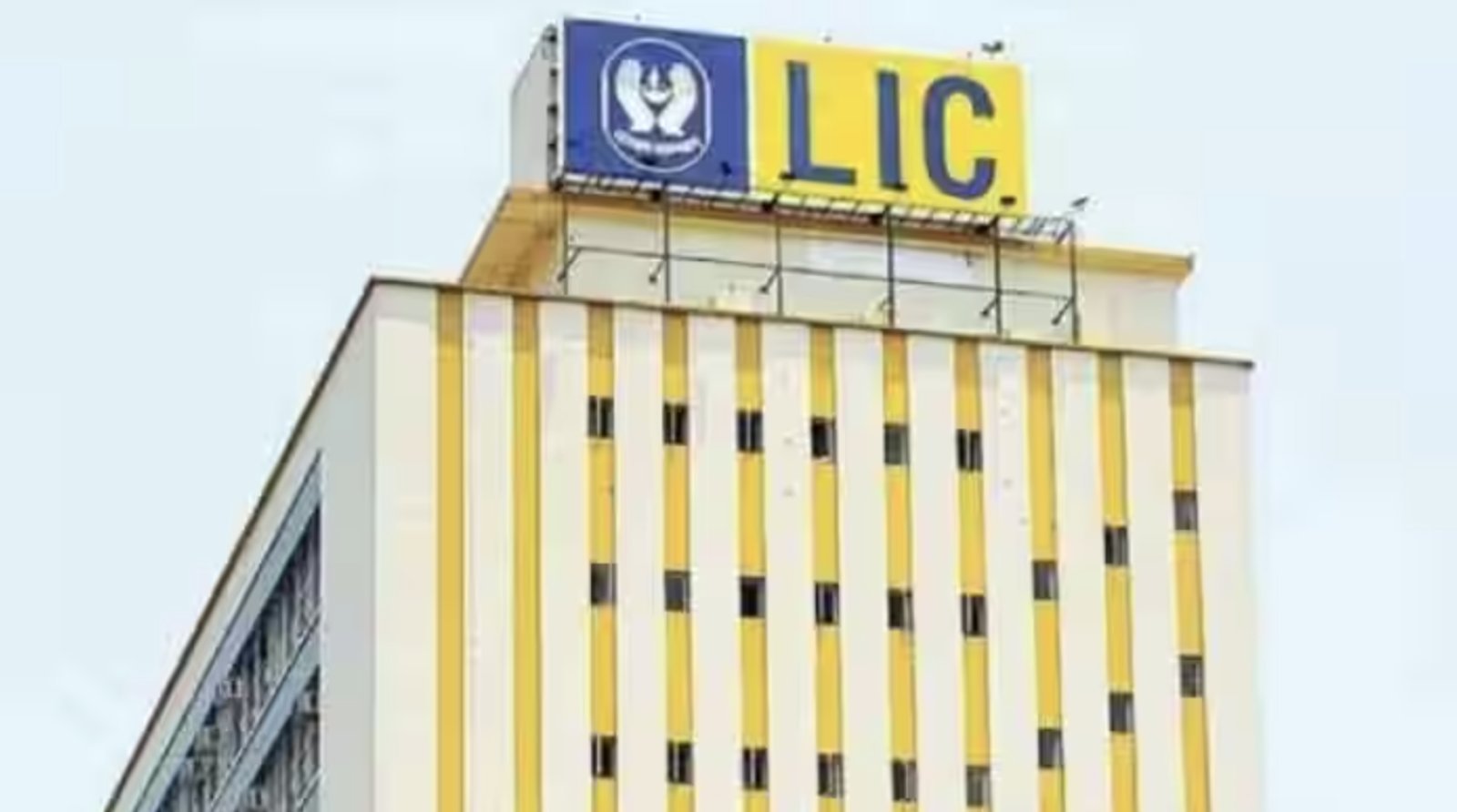 LIC got big relief, shares jumped 5 percent after SEBI's decision