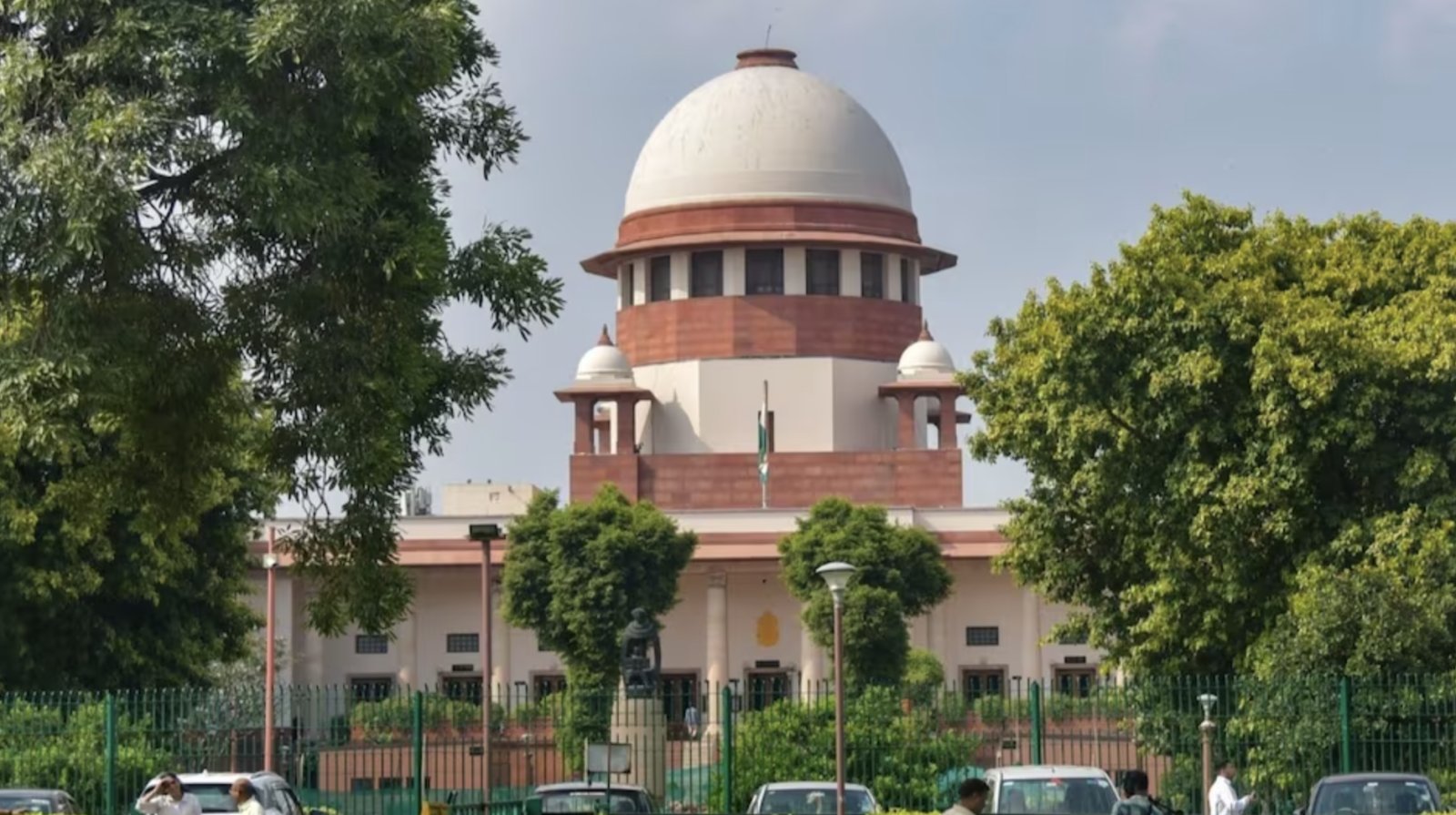 Supreme Court: 'FSSAI failed to stop the use of pesticides in food items', notice issued to Center on appeal