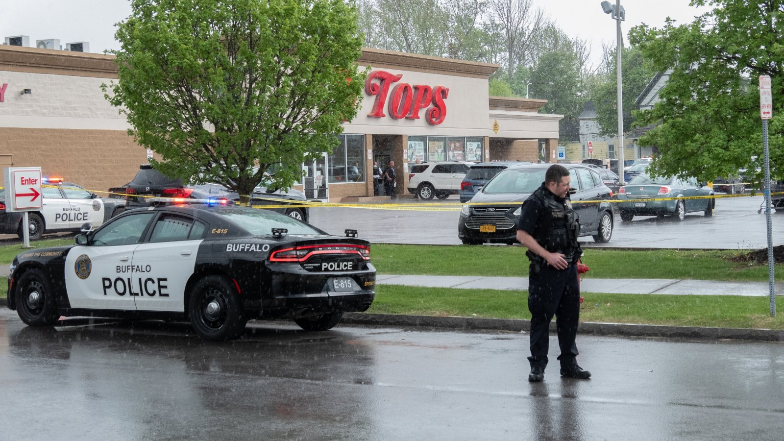 Shooting in a supermarket in America, two people died; seven people including the attacker injured