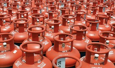 Commercial LPG gas cylinders become cheaper; Oil companies slash prices by Rs 30