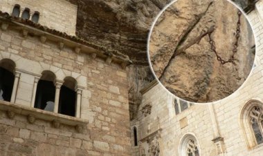 'Magical' sword buried in stone for 1300 years has disappeared, people of France are saddened; read the unheard stories of it