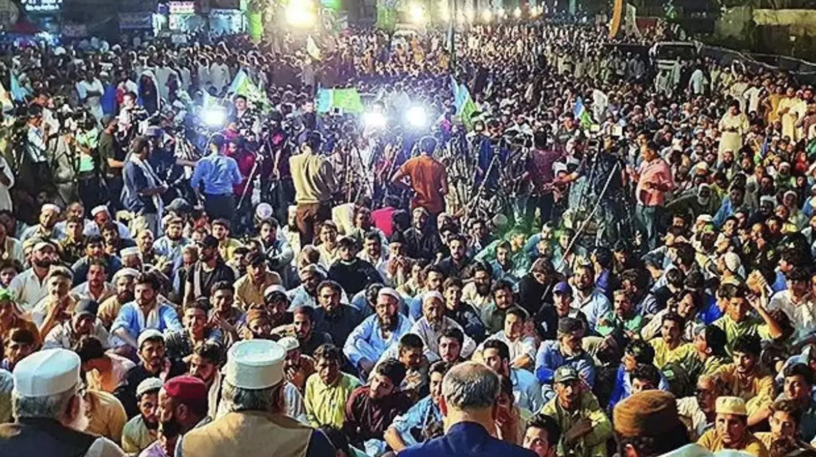 Mobile services banned before Chehlum, firing between Shia and Sunni Muslims, 2 killed