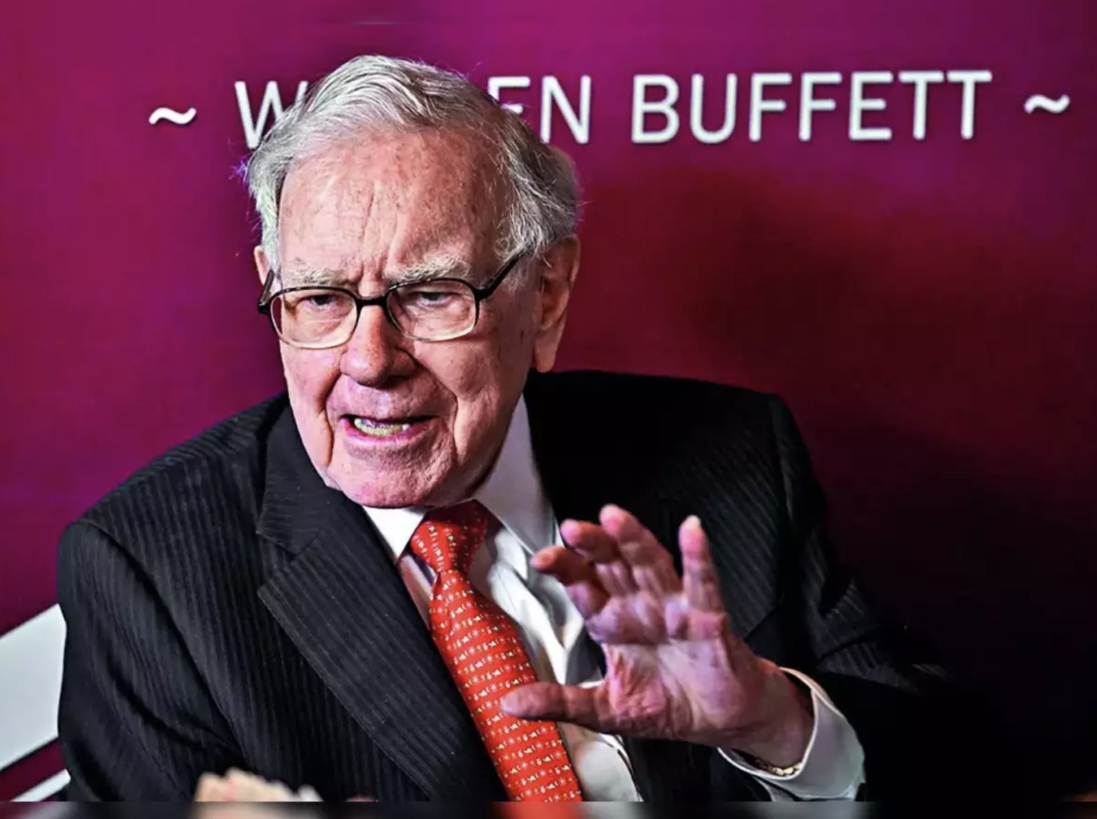 Warren Buffett: New achievement for Berkshire Hathaway, became the first non-IT company with a market cap of one lakh crore