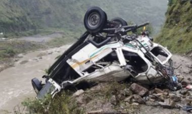 Big Accident: Bus full of passengers slips down slope, 13 dead, 100 seriously injured