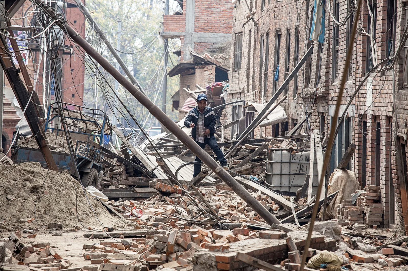 Earthquake of 6.4 magnitude shifted the ground by 15 inches, scientists around the world are surprised