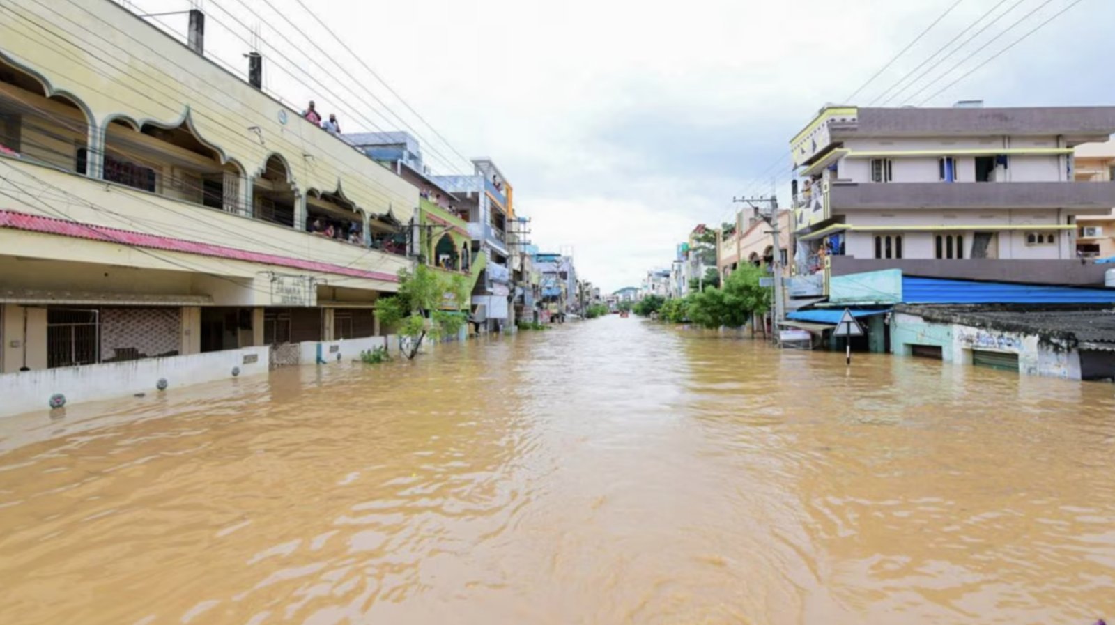 Rain wreaks havoc in Telangana-Andhra, 20 people died; 14 districts in the grip of floods