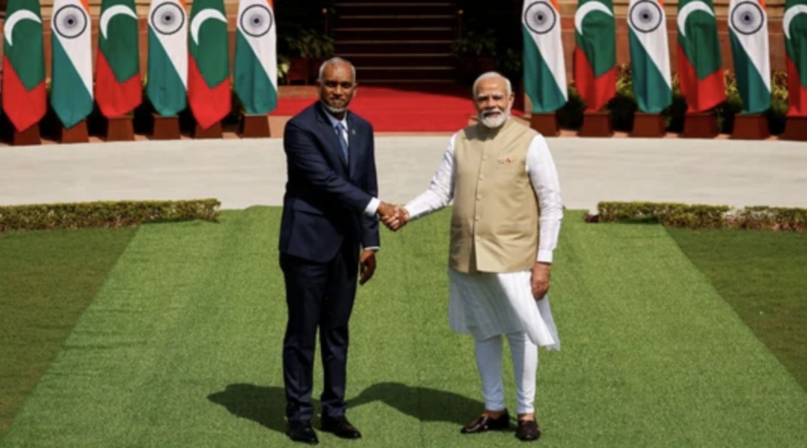 Maldives President Muizzu arrives in India, PM Modi and President Murmu welcome him